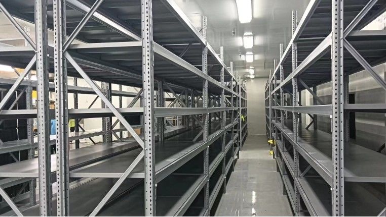 2-8 Rack baja ringan lapisan dengan desain lubang kupu-kupu Kapasitas beban hingga 500kg/level