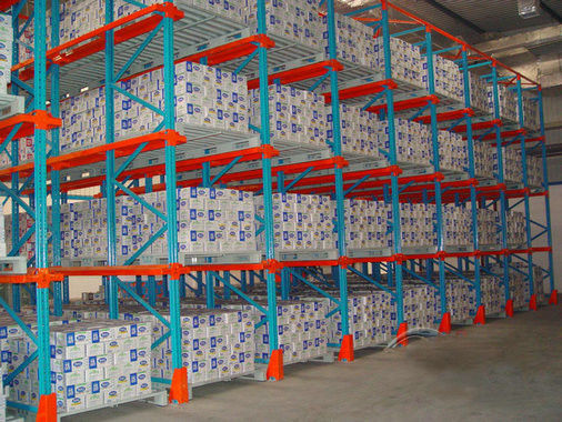 Cold Rolled Steel Drive In Drive Through Racking System Untuk Gudang Industri
