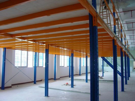 Struktur baja tugas berat Mezzanine lantai untuk rak penyimpanan gudang didukung