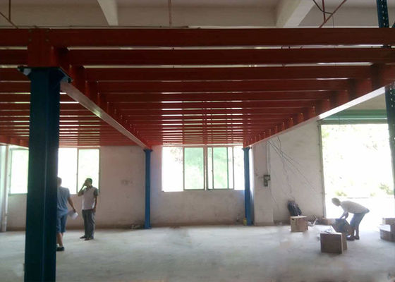 Lantai mezzanine yang didukung rak khusus untuk kapasitas beban tinggi Stroge besar