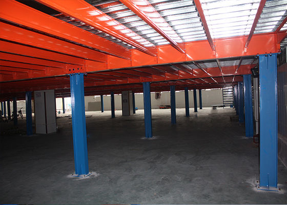 Lantai mezzanine yang didukung rak khusus untuk kapasitas beban tinggi Stroge besar