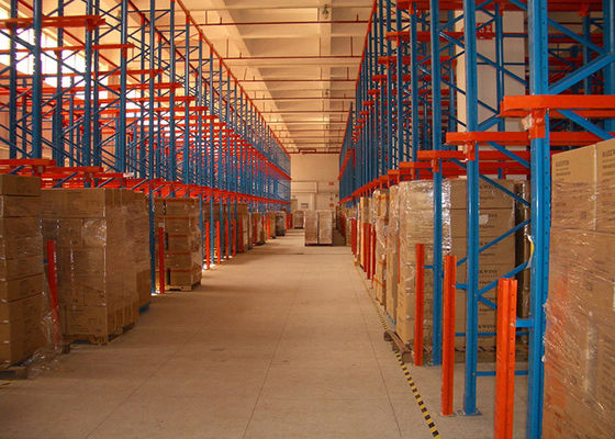 Pusat Logistik Industri Baja Drive In Palet Racking System Untuk Gudang