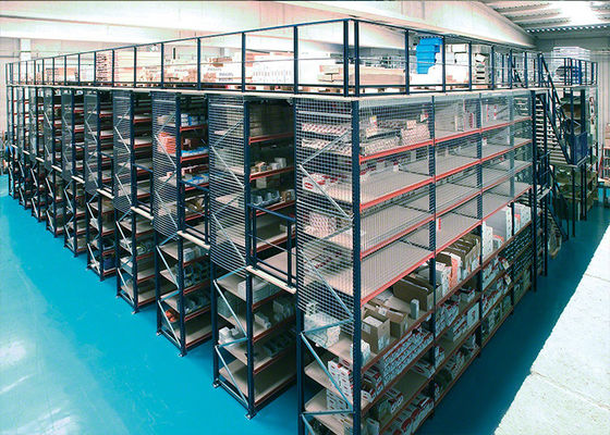 Multi Level Industrial Rack Mendukung Mezzanine Disesuaikan Dengan Wire Mesh Guard