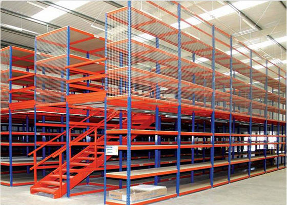 Multi Level Industrial Rack Mendukung Mezzanine Disesuaikan Dengan Wire Mesh Guard