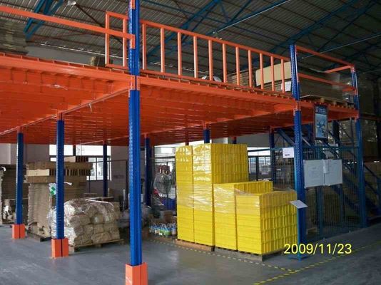 Struktur baja tugas berat Mezzanine lantai untuk rak penyimpanan gudang didukung