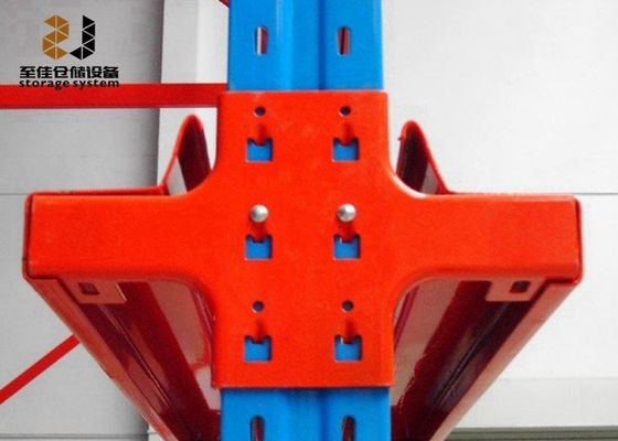Mudah Mengumpulkan Drive In Pallet Racking 500-4000kg/pallet Racking dan Rak Komersial