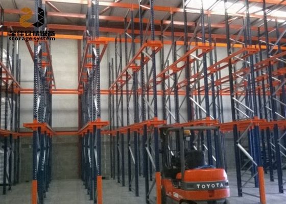 500-4000kg/pallet Drive In dan Drive Through Racking Ukuran yang disesuaikan
