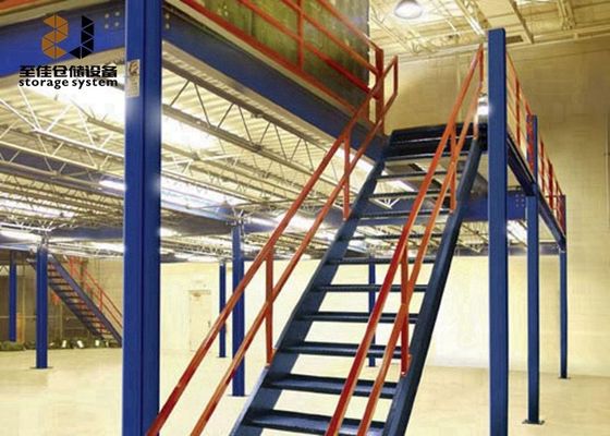 Boltless / Rivet Rak Max 6000mm tegak untuk penggunaan gudang Mezzanine Deck
