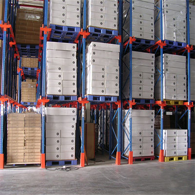 Industri Heavy Duty Cantilever Racks Tingginya Disesuaikan Dalam Panjang 3000-25000mm