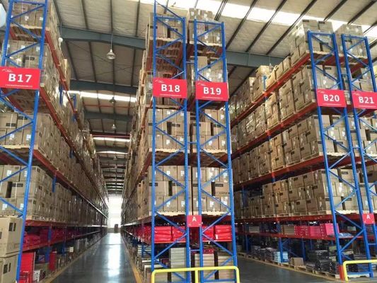 Organisasi gudang berat dengan rak penyimpanan berat