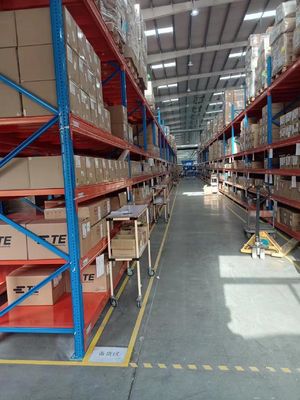 Perlindungan Korosi Finish Rak penyimpanan logam industri untuk solusi penyimpanan serbaguna